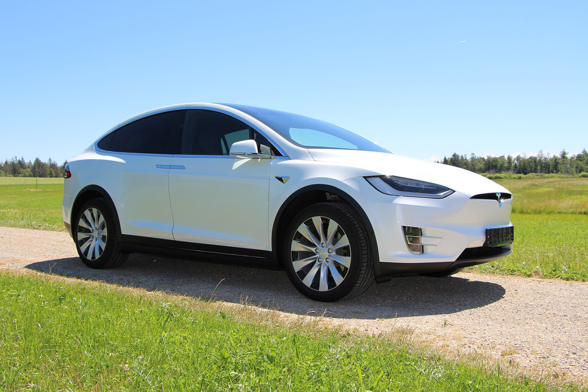 Historical pricing of a Tesla model X in the the United States